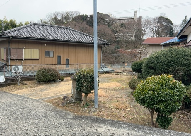 【外観】 | 人が暮らすうえで日光は大切な要素となります。日当たりの良さは譲れないポイントですね。併せて近くに大きな建築物の建築予定がないか、あるいはそれが可能な土地が近くにないか事前に確認することもお勧めします。