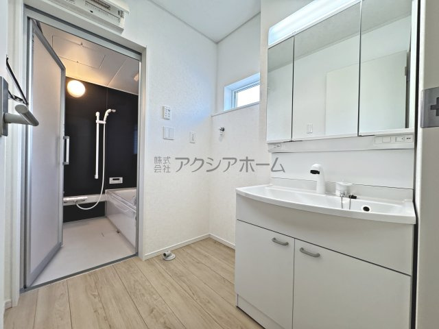 飯能市双柳・全4棟　新築一戸建　1号棟　～駐車並列3台分～の独立洗面台