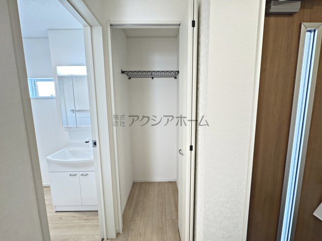 飯能市双柳・全4棟　新築一戸建　1号棟　～駐車並列3台分～の収納|1Fホール収納