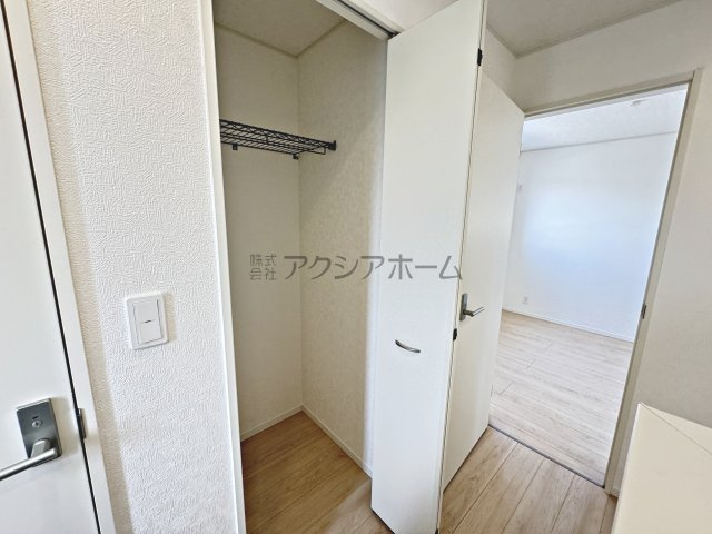 飯能市双柳・全4棟　新築一戸建　1号棟　～駐車並列3台分～の収納|2Fホール収納
