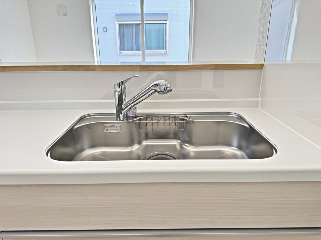 飯能市双柳・全4棟　新築一戸建　1号棟　～駐車並列3台分～のキッチン|浄水器付水栓
