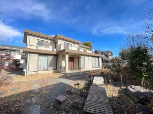 日の出町平井　中古戸建の外観|敷地約１７８坪で庭先も広々しています！