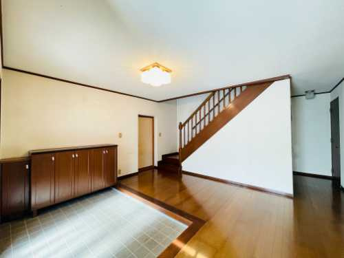 日の出町平井　中古戸建の玄関|広々とした開放感ある玄関です！