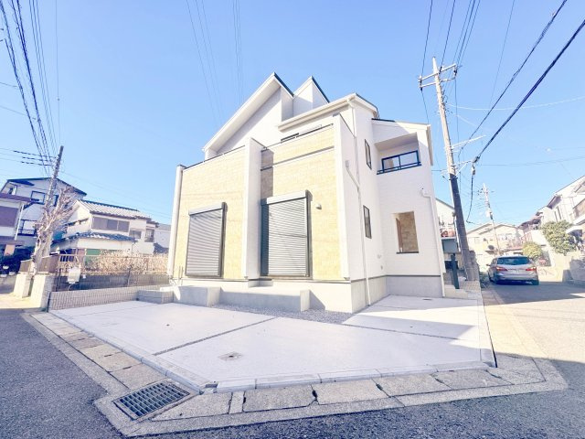 草加市遊馬町　限定１邸の外観|ご家族の帰りを温かく迎えるマイホーム。同じ時期に新生活を始めるファミリーがご近所にいらっしゃるのは心強いですね。