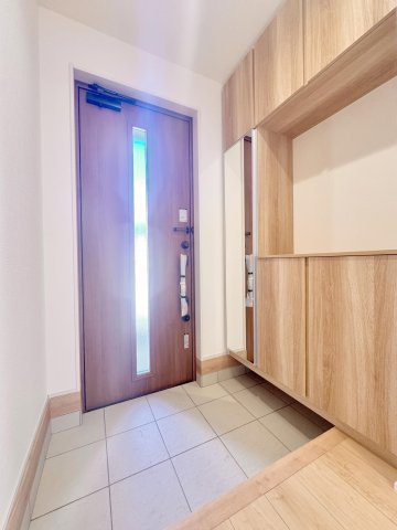 草加市遊馬町　限定１邸の玄関|【玄関】高級感のあるオシャレな玄関です。