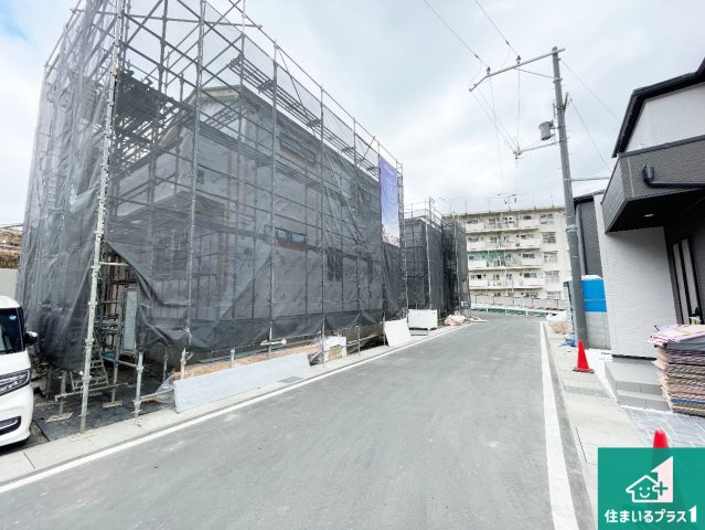 大津市坂本　新築一戸建ての前面道路含む現地写真|周辺は落ち着いた街並みの住宅地！子育てがしやすい住環境です！まだ未完成ですが、現地でしかわからない事もございます。是非一度ご覧ください。