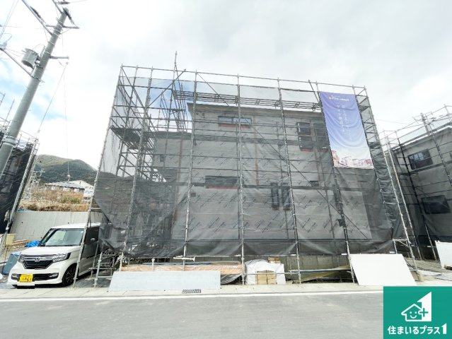 大津市坂本　新築一戸建ての外観|周辺は落ち着いた街並みの住宅地！子育てがしやすい住環境です！まだ未完成ですが、現地でしかわからない事もございます。是非一度ご覧ください。