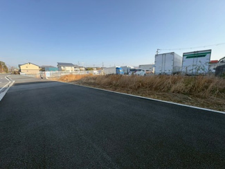 【前面道路含む現地写真】