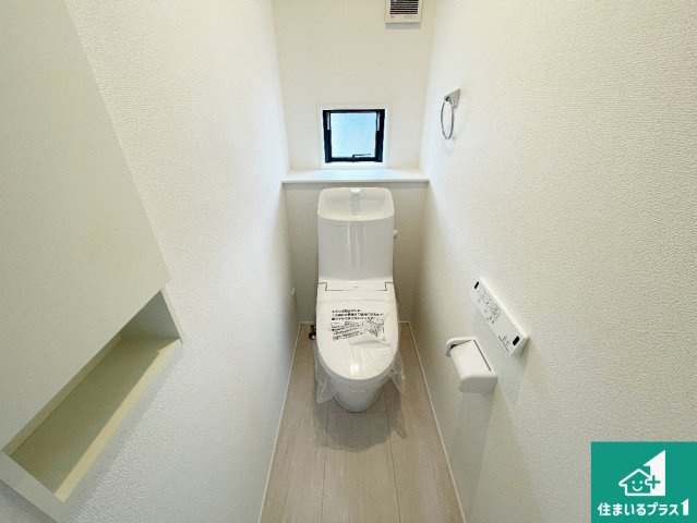 大津市坂本　新築一戸建てのトイレ|1・2階の2ヶ所にあるので、朝の忙しい時間の順番待ちもなく、深夜の利用にも大変便利です。