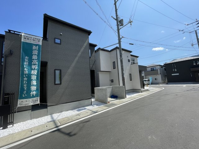 大津市坂本　新築一戸建ての外観|周辺は落ち着いた街並みの住宅地！子育てがしやすい住環境です！気になることがありましたら、お気軽にお問い合わせください！