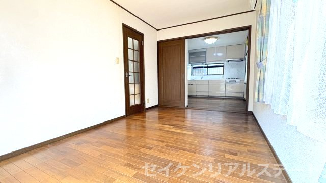 東淵野辺４丁目　中古戸建の居間・リビング|約13.5帖LDK