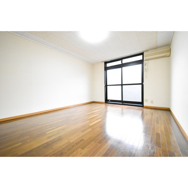 サンシャインの居間・リビング|こちらのリビングで趣味の時間をお楽しみください