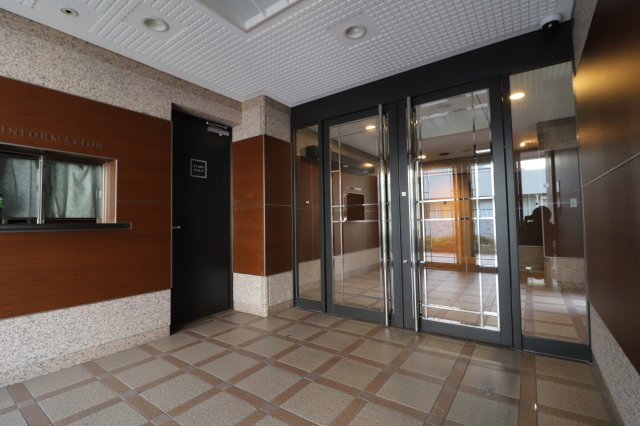 フロレアール・ジーアのエントランス