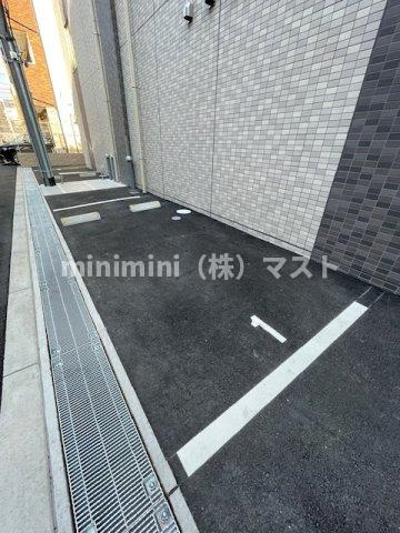 ファーストフィオーレ難波南アルマの駐車場
