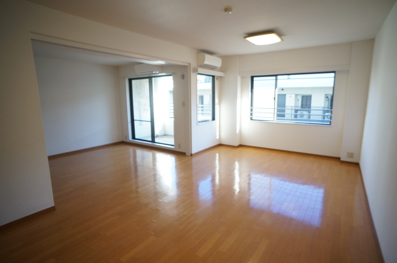 カルパティア市ヶ谷の内装