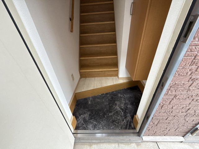 姫路市飾磨区中島１丁目のハイツの玄関