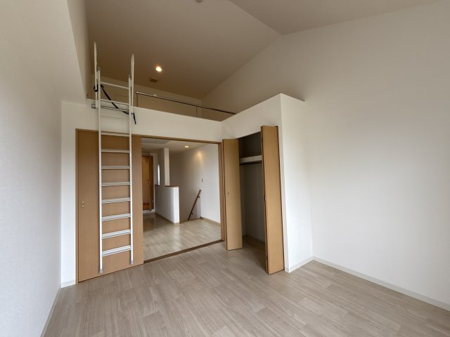 姫路市飾磨区中島１丁目のハイツの寝室