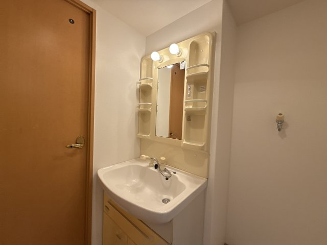 姫路市飾磨区中島１丁目のハイツの洗面所