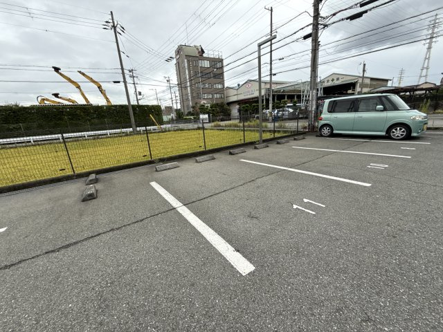 姫路市飾磨区中島１丁目のハイツの駐車場