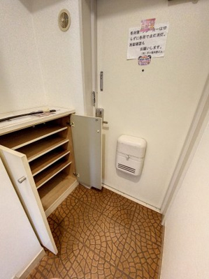 【玄関】 | カーサー・ウチノ | ※同建物ほかのお部屋の写真です。