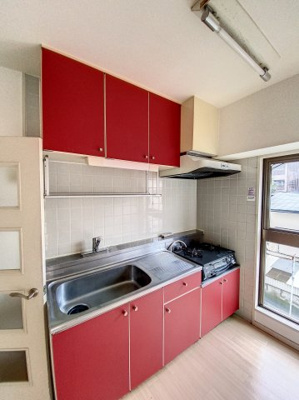 【キッチン】 | カーサー・ウチノ | ※同建物ほかのお部屋の写真です。