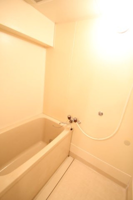 【浴室】 | カーサー・ウチノ | ※同建物ほかのお部屋の写真です。