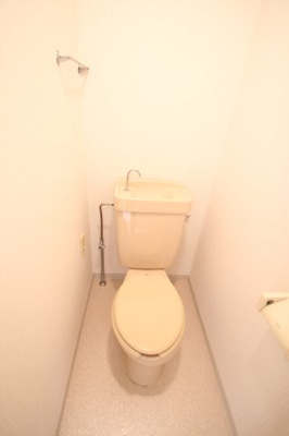 【トイレ】 | カーサー・ウチノ | ※同建物ほかのお部屋の写真です。