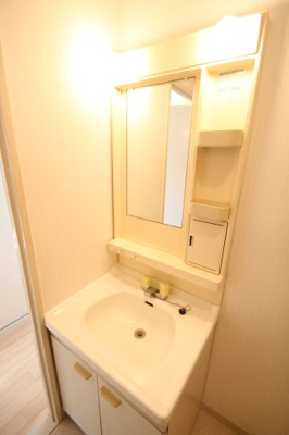 【独立洗面台】 | カーサー・ウチノ | ※同建物ほかのお部屋の写真です。