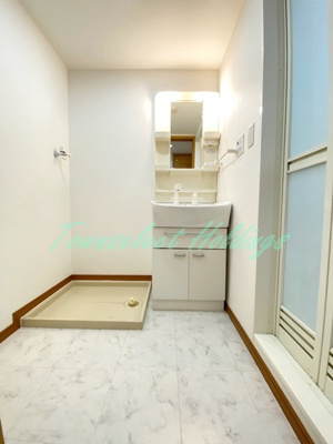 【洗面所】 | ドミトリーハウス湘南 | 明るい洗面所です