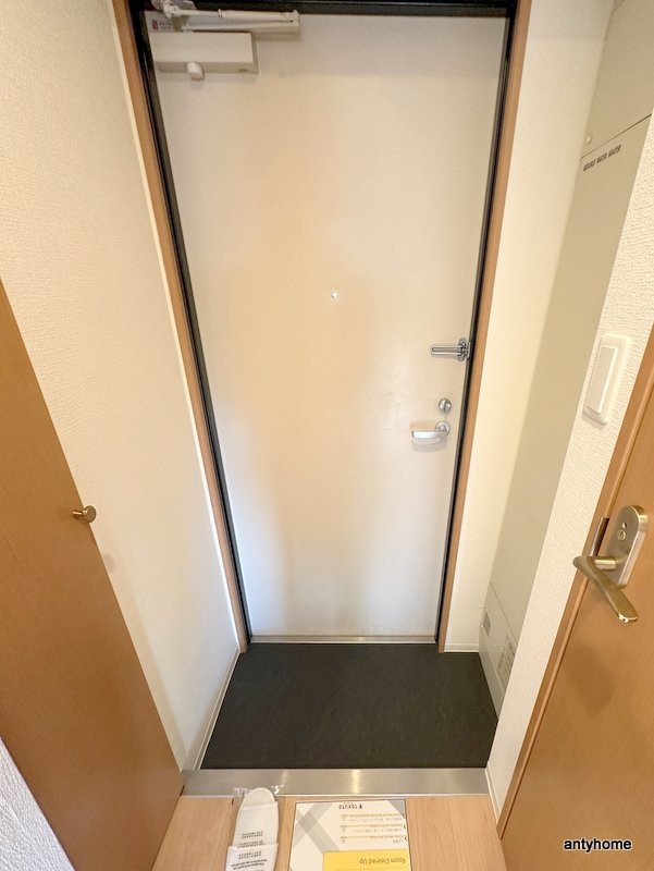 SERENiTE-04　仲介手数料無料の玄関