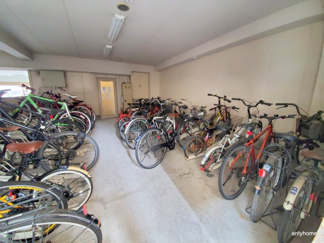 SERENiTE-04　仲介手数料無料の駐車場