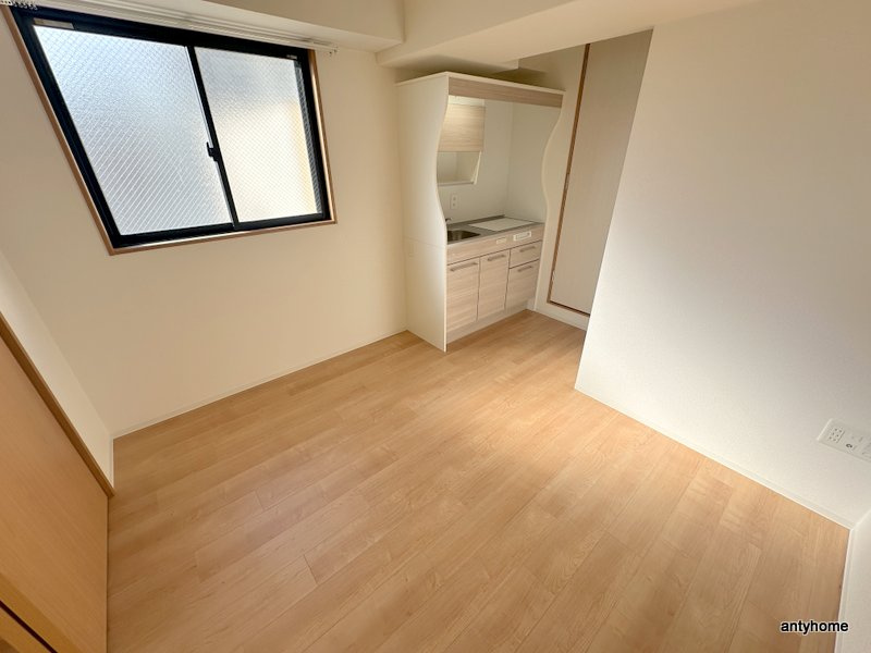 SERENiTE-04　仲介手数料無料の居間・リビング