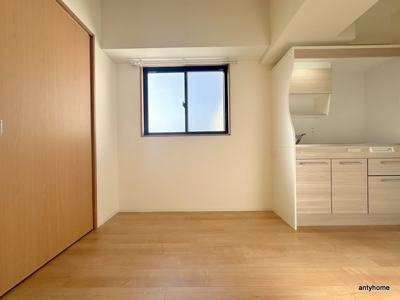 SERENiTE-04　仲介手数料無料の居間・リビング