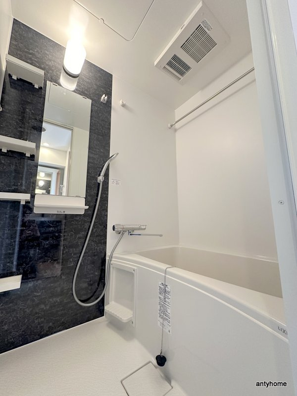 SERENiTE-04　仲介手数料無料の浴室