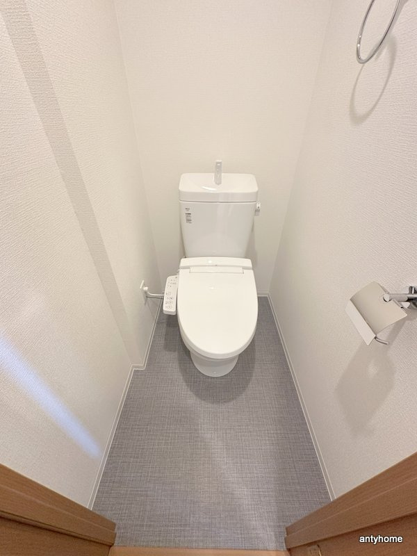 SERENiTE-04　仲介手数料無料のトイレ