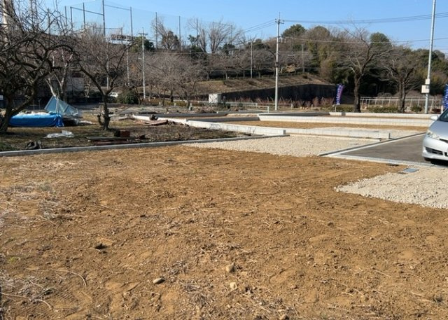 【庭】 | 家族でのBBQを行うのであれば3坪程度の広さがあればよいでしょう。ガーデニングや家庭菜園を楽しむ際は、手入れが行き届く範囲にすると安心です。また、庭のある方角や接道が気になる方は事前に確認しましょう。