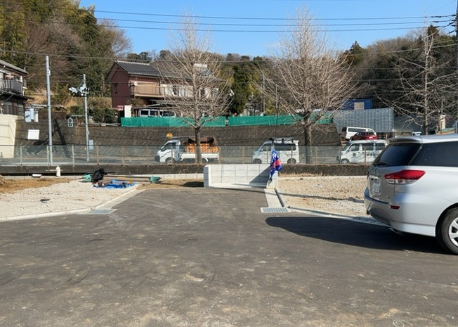 【展望】 | 桜や紅葉の名所に出かける人は多いと思いますが、家にいながら季節の移ろいを感じる生活を送りませんか？リビングや窓から見える景色が生活を彩るワンポイントに！現地から見える景色を堪能してみては如何でしょう。