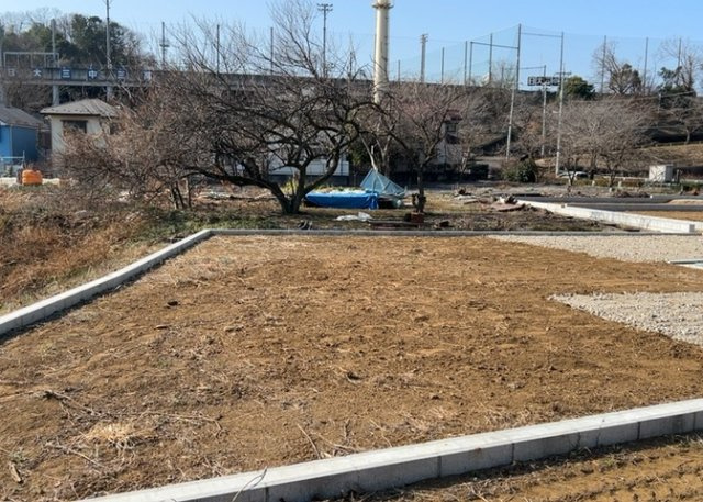 【庭】 | 庭があることでガーデニングや家庭菜園はもちろん、こどもの遊び場やペットを放して遊ぶことができます。また、家の周囲に余裕があるということです。隣地との間があれば、十分な日当たりと、風通しが確保できます。