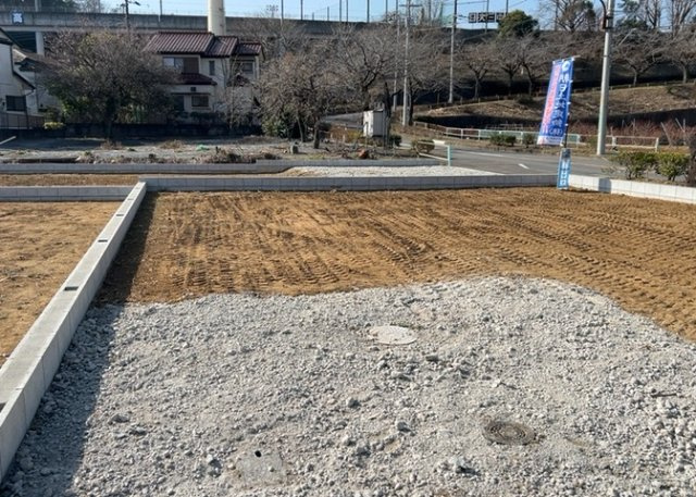 【構造・工法・仕様】 | 木造住宅とは土台、壁、柱など建築物の強度を支える構造体の材に木が使用されている構造を指します。構造体は建物の自重を支えるだけではなく風圧や水圧、積裁荷重などあらゆる衝撃に耐えるための基礎です。