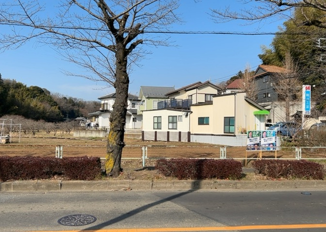 【展望】 | 土地の地勢が高台の場合、景色を綺麗にみることができ、景色にこだわってお家探ししている方におすすめです！また平坦地よりも風通しがいいというメリットがあります。デメリットもあるので是非現地でご確認下さい。