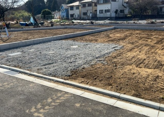 【駐車場】 | 駐車場と明記されていても、最小スペースでつくられた駐車場だと大型車は駐車できなかったり、出入りしにくくなったりする可能性があります。お車のサイズと購入したい物件の駐車場のサイズを現地で確認しましょう。