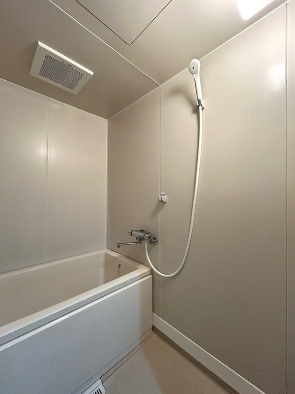 メゾンドサンクⅡの浴室