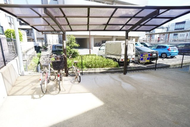 ピッパラ九条の駐車場