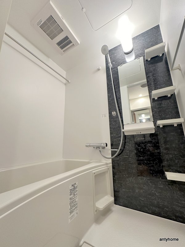 SERENiTE-04　仲介手数料無料の浴室