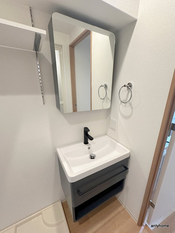 SERENiTE-04　仲介手数料無料の洗面所