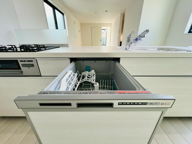 【キッチン】 | 練馬区羽沢２丁目　新築戸建て | 食洗機付きで、家事の負担を軽減。忙しい毎日も快適に