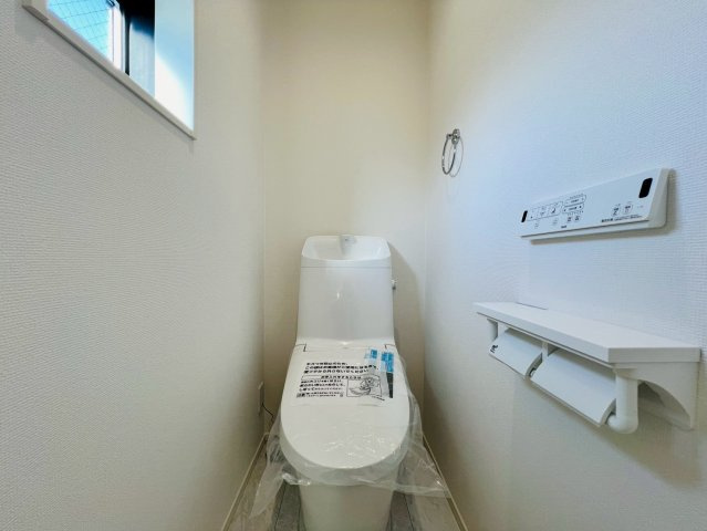 【トイレ】 | 練馬区羽沢２丁目　新築戸建て | シンプルながらも使い勝手に配慮された、快適なトイレ空間です