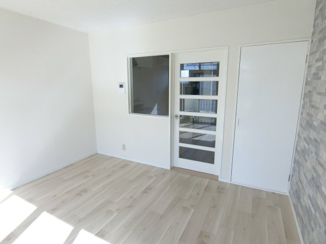 カクサン可美タウンシングルの洋室