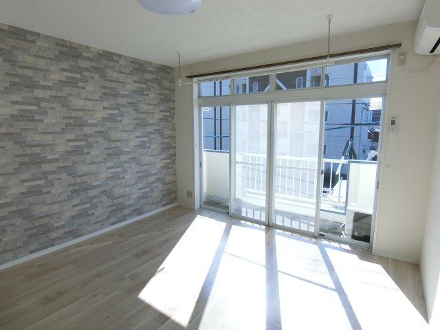 カクサン可美タウンシングルの洋室