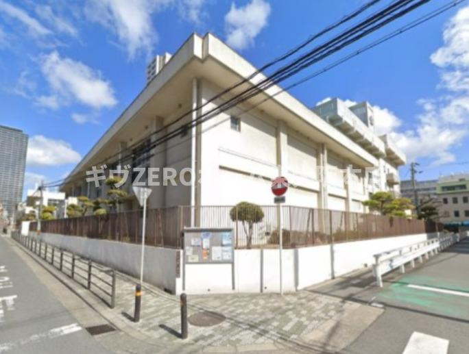 上六青山ハイツの外観